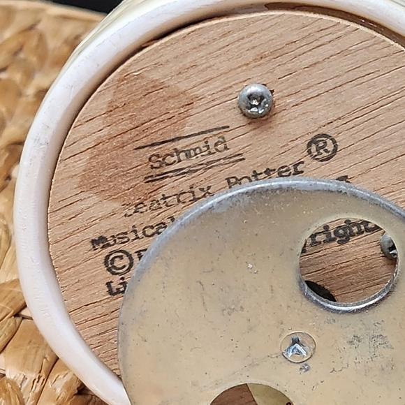 VINTAGE 1988 Schmid Old Benjamin Bunny Music Box Ceramic Figurine Beatrix Potter - Picture 11 of 12